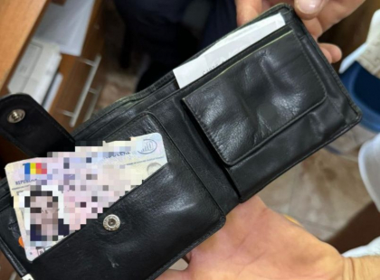 Și-ar fi cumpărat permisul de conducere cu 150 de euro, prin intermediul rețelelor de socializare. Un moldovean - documentat la vama Costești. Ce a spus acesta polițiștilor de frontieră Și-ar fi cumpărat permisul de conducere cu 150 de euro, prin intermediul rețelelor de socializare. Un moldovean - documentat la vama Costești. Ce a spus acesta polițiștilor de frontieră