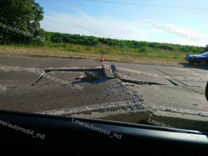 Atenție, șoferi. Alte două plăci din beton de pe drumul național Bălți - Chișinău s-au ridicat din cauza căldurii - FOTO Atenție, șoferi. Alte două plăci din beton de pe drumul național Bălți - Chișinău s-au ridicat din cauza căldurii - FOTO