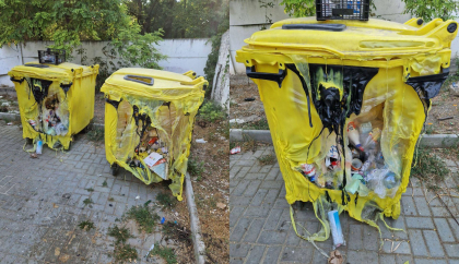 Au luat foc câteva tomberoane din capitală. Primăria: „Facem apel spre evitarea aruncării mucurilor de țigară sau a deșeurilor inflamabile în containerele de colectare a deșeurilor” - FOTO Au luat foc câteva tomberoane din capitală. Primăria: „Facem apel spre evitarea aruncării mucurilor de țigară sau a deșeurilor inflamabile în containerele de colectare a deșeurilor” - FOTO