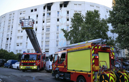 Incendiu devastator în mijlocul nopții. Au murit 7 oameni din aceeași familie, în Nisa - VIDEO Incendiu devastator în mijlocul nopții. Au murit 7 oameni din aceeași familie, în Nisa - VIDEO