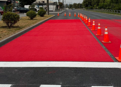 În Chişinău apar tot mai multe „covoare roşii” în apropierea trecerilor de pietoni, menite să sporească siguranţa acestora