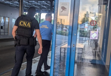 Cei patru vameși de la Leușeni, reținuți ieri într-un dosar de corupție, au fost plasați în arest la domiciliu - VIDEO 