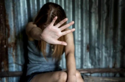 A convins două fete să practice prostituţia în Belgia. O tânără de 19 ani, trimisă în judecată 