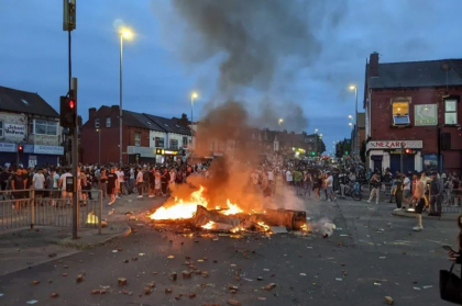 Românii, departe de arestările de după revolta din Leeds. Noile declarații ale MAE român cu privire la incidentele violente
