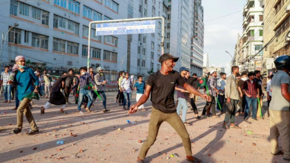 Violențe extreme în Bangladesh. Peste 100 de persoane au murit, armata a ieșit pe străzi în capitală, iar internetul a fost suspendat Violențe extreme în Bangladesh. Peste 100 de persoane au murit, armata a ieșit pe străzi în capitală, iar internetul a fost suspendat