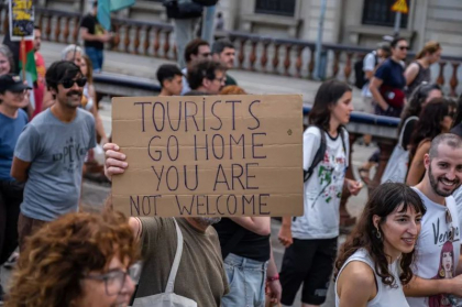 Barcelona ia o nouă măsură în lupta împotriva turismului excesiv. Vizați sunt cei care vin în oraș pentru mai puțin de 12 ore Barcelona ia o nouă măsură în lupta împotriva turismului excesiv. Vizați sunt cei care vin în oraș pentru mai puțin de 12 ore