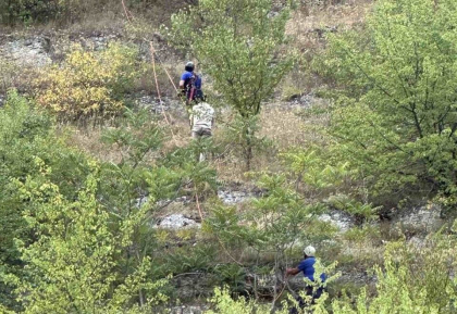 Cum a fost salvat un bărbat care a urcat pe stâncă după o dronă și a rămas blocat acolo, la 100 metri înălțime - FOTO Cum a fost salvat un bărbat care a urcat pe stâncă după o dronă și a rămas blocat acolo, la 100 metri înălțime - FOTO