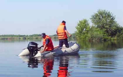 Corpul neînsuflețit al unui bărbat - scos de salvamari din râul Nistru. Precizările IGSU Corpul neînsuflețit al unui bărbat - scos de salvamari din râul Nistru. Precizările IGSU