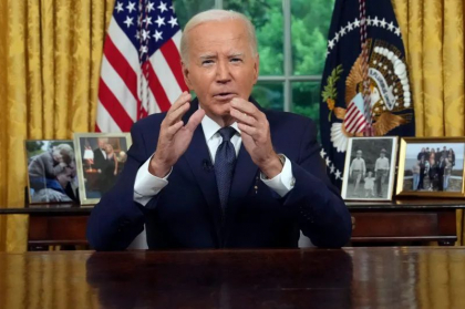 Biden revine la Casa Albă, după anunţul de retragere a candidaturii. El se va adresa miercuri seară naţiunii Biden revine la Casa Albă, după anunţul de retragere a candidaturii. El se va adresa miercuri seară naţiunii