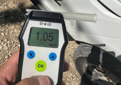 Se plimba pe străzile din sat, în stare de ebrietate. Isprava unui șofer care a rămas fără motocicletă