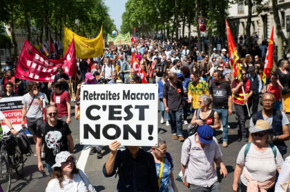 Stânga radicală și partidul lui Le Pen, gata să voteze anularea reformei pensiilor, politica majoră a lui Macron Stânga radicală și partidul lui Le Pen, gata să voteze anularea reformei pensiilor, politica majoră a lui Macron