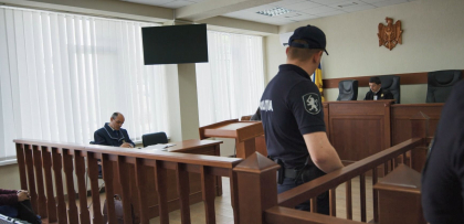Un deținut - condamnat la trei ani de închisoare, după ce a mușcat de mână un angajat al unui penitenciar. Precizările Procuraturii