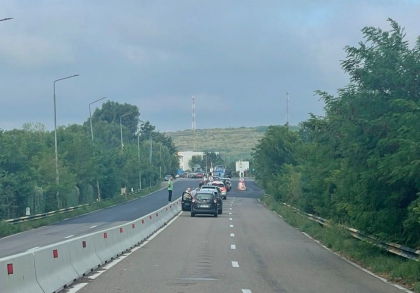 Atenție, călători. Cozi la vama Leuşeni, pe sensul de ieșire din Republica Moldova - FOTO Atenție, călători. Cozi la vama Leuşeni, pe sensul de ieșire din Republica Moldova - FOTO