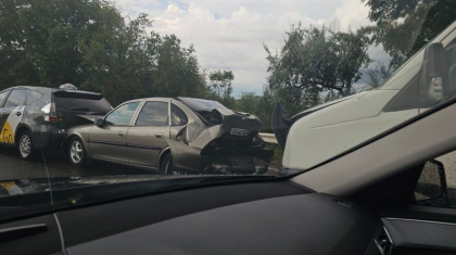 Accident în capitală. Trei mașini au fost avariate, după ce s-au lovit în lanț. Imagini de la locul impactului - FOTO Accident în capitală. Trei mașini au fost avariate, după ce s-au lovit în lanț. Imagini de la locul impactului - FOTO