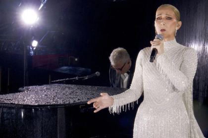 Moment emoționant: Céline Dion a ignorat boala și a cântat după 4 ani, lângă Turnul Eiffel, la Ceremonia de deschidere a Jocurilor Olimpice