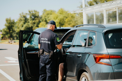 L-a primit în dar de la un prieten. Un ucrainean, prins cu două permise de conducere false L-a primit în dar de la un prieten. Un ucrainean, prins cu două permise de conducere false