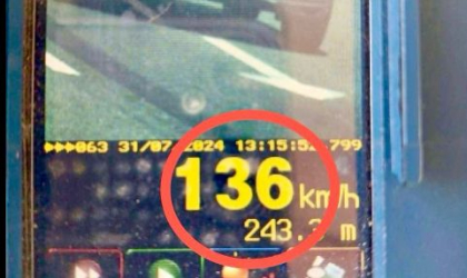 Un şofer - tras pe dreapta pentru că se deplasa cu viteza excesivă. Ce pedepsă va primi bărbatul - FOTO Un şofer - tras pe dreapta pentru că se deplasa cu viteza excesivă. Ce pedepsă va primi bărbatul - FOTO