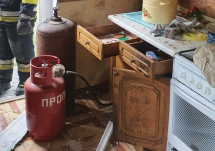 Atenție la buteliile de gaz. Un bărbat a ajuns la spital, după o explozie produsă în bucătăria de vară - FOTO
