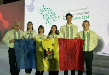 Rezultate remarcabile la Olimpiada Internațională la Chimie. Cine sunt elevii moldoveni care au obținut două medalii și două mențiunii - FOTO Rezultate remarcabile la Olimpiada Internațională la Chimie. Cine sunt elevii moldoveni care au obținut două medalii și două mențiunii - FOTO