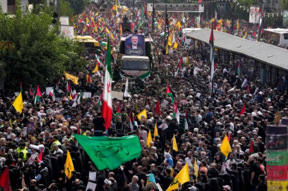 Mii de iranieni strigă „moarte Israelului” și „moarte Americii” la funeraliile liderului Hamas
Mii de iranieni strigă „moarte Israelului” și „moarte Americii” la funeraliile liderului Hamas
