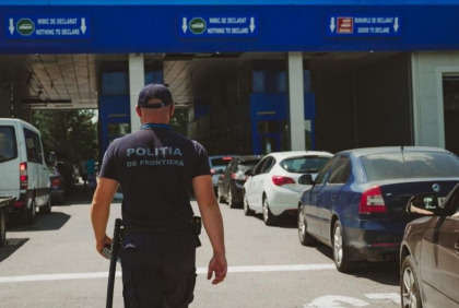 „Afacerist” descoperit la vama Leușeni. Ce au găsit vameșii în microbuzul condus de un moldovean - FOTO „Afacerist” descoperit la vama Leușeni. Ce au găsit vameșii în microbuzul condus de un moldovean - FOTO