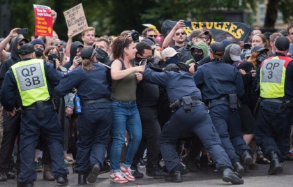 Peste 90 de persoane au fost arestate în timpul protestelor violente din UK, după atacul comis de tânărul de 17 ani în Southport Peste 90 de persoane au fost arestate în timpul protestelor violente din UK, după atacul comis de tânărul de 17 ani în Southport