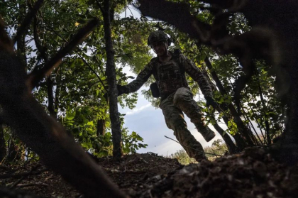 Rușii au bombardat o zonă rezidențială din orașul-strategic din Donețk pe care încearcă să îl cucerească. „Nu vă riscaţi viaţa. Fugiţi!” - FOTO Rușii au bombardat o zonă rezidențială din orașul-strategic din Donețk pe care încearcă să îl cucerească. „Nu vă riscaţi viaţa. Fugiţi!” - FOTO