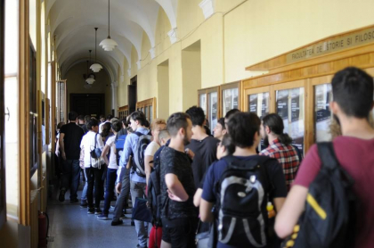 Număr record de înscrieri la universități. Câte persoane si-au depus dosarele până acum Număr record de înscrieri la universități. Câte persoane si-au depus dosarele până acum
