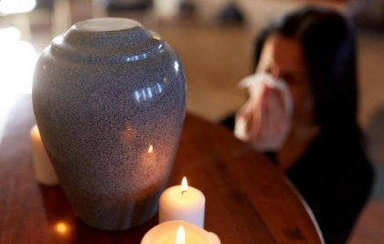 O casă funerară care trimitea cenușă falsă și lăsa cadavrele în descompunere va plăti despăgubiri uriașe în SUA O casă funerară care trimitea cenușă falsă și lăsa cadavrele în descompunere va plăti despăgubiri uriașe în SUA