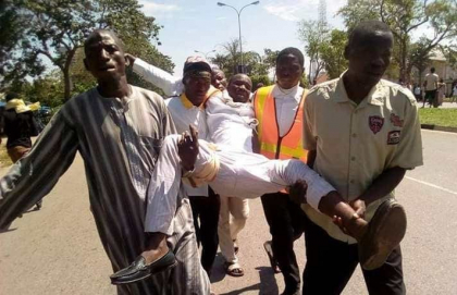 Cel puţin 21 de morţi în protestele antiguvernamentale din Nigeria. 7 polonezi care purtau drapele ruseşti au fost arestaţi Cel puţin 21 de morţi în protestele antiguvernamentale din Nigeria. 7 polonezi care purtau drapele ruseşti au fost arestaţi