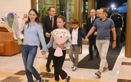 Cuplul de spioni eliberat în schimbul de deţinuţi, despre viața sub o falsă identitate. Copiii au aflat în avion că nu sunt argentinieni, ci ruși