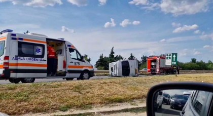 Șase ambulanțe au intervenit pentru a acorda ajutor celor 7 pasageri, printre aceștia era și un copil. Noi detalii despre accidentul de la Stăuceni - FOTO Șase ambulanțe au intervenit pentru a acorda ajutor celor 7 pasageri, printre aceștia era și un copil. Noi detalii despre accidentul de la Stăuceni - FOTO