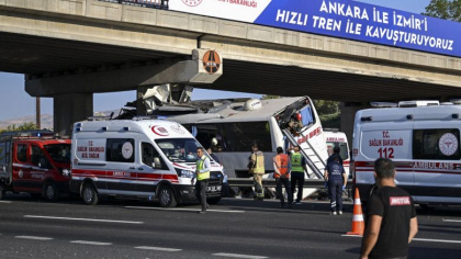 Cel puțin zece morți și 26 de răniți într-un accident de autocar la Ankara. „Nu există urme de frânare” - FOTO/ VIDEO