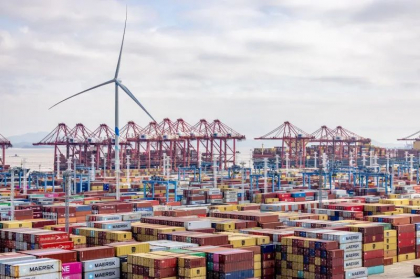 China: explozie puternică pe o navă container într-un port din estul țării China: explozie puternică pe o navă container într-un port din estul țării