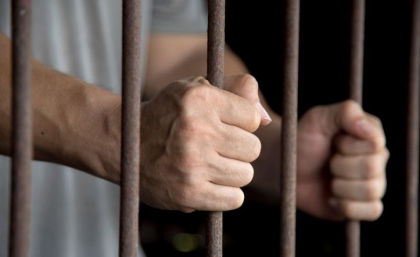 Un bărbat care lucra hamal la o firmă de mobilă va sta 12 ani, după gratii după ce și-a bătut colegul până la moarte Un bărbat care lucra hamal la o firmă de mobilă va sta 12 ani, după gratii după ce și-a bătut colegul până la moarte