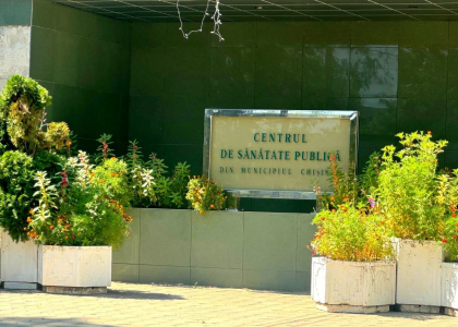 Luau mită pentru ca să elibereze agenților economici autorizații sanitare. Percheziții la doi angajați ANSP - FOTO