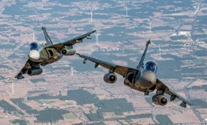 Două avioane militare s-au ciocnit în estul Franţei. Unul dintre piloți a rămas în viață, după ce a reuşit să se ejecteze înainte de impact 