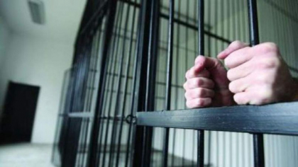 Adolescentul de 16 ani care și-ar fi omorât mama, plasat în arest preventiv pentru 30 de zile