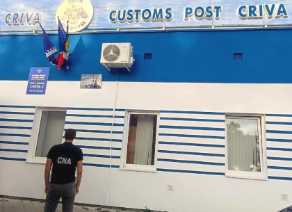Trei funcționari vamali de la Postul Criva-Mămăliga, denunțați la CNA pentru că ar fi cerut mită - FOTO Trei funcționari vamali de la Postul Criva-Mămăliga, denunțați la CNA pentru că ar fi cerut mită - FOTO