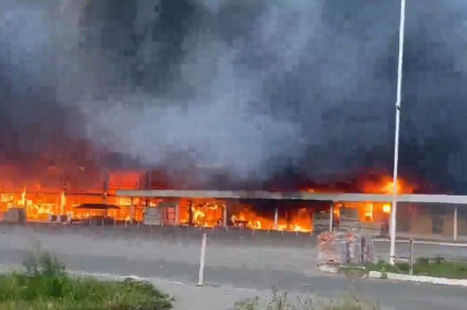 Rusia acuză Ucraina că a bombardat un mall aglomerat din orașul ocupat Donețk