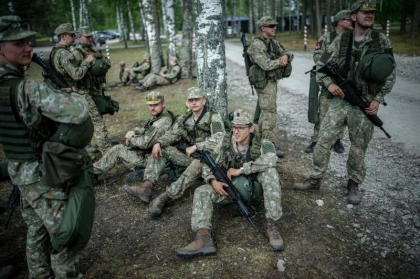 Bază de un miliard de dolari în Lituania pentru militarii germani. 4.000 de soldați vor fi postați la granița cu Belarus
Bază de un miliard de dolari în Lituania pentru militarii germani. 4.000 de soldați vor fi postați la granița cu Belarus