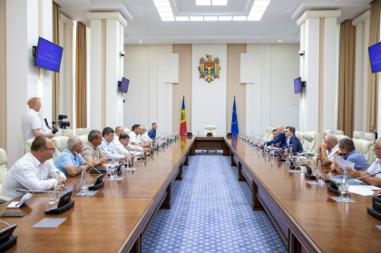 Guvernul va aloca 100 de milioane de lei pentru compensarea pierderilor fermierilor. Recean: „O stare de urgență în agricultură nu ajută, ci pune în pericol următorul an agricol” Guvernul va aloca 100 de milioane de lei pentru compensarea pierderilor fermierilor. Recean: „O stare de urgență în agricultură nu ajută, ci pune în pericol următorul an agricol”