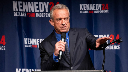 Robert F. Kennedy Jr. se gândește să renunţe la candidatura la preşedinţia SUA pentru a i se alătura lui Donald Trump Robert F. Kennedy Jr. se gândește să renunţe la candidatura la preşedinţia SUA pentru a i se alătura lui Donald Trump