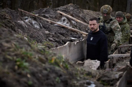 Zelenski vizitează frontul fierbinte. Ucraina revendică un nou avans în Kursk, dar are probleme serioase în Donețk Zelenski vizitează frontul fierbinte. Ucraina revendică un nou avans în Kursk, dar are probleme serioase în Donețk