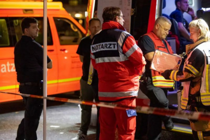 Atac mortal cu cuţitul în Germania: Suspectul, un sirian de 26 de ani, și-a recunoscut fapta. Statul Islamic revendică atacul
Atac mortal cu cuţitul în Germania: Suspectul, un sirian de 26 de ani, și-a recunoscut fapta. Statul Islamic revendică atacul