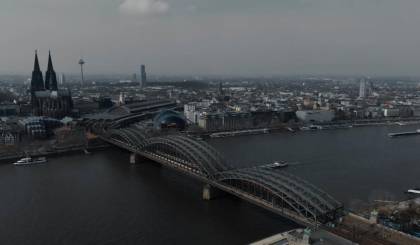 Nor toxic deasupra vestului Europei. Autorităţile le cer oamenilor să evite ieşirile în aer liber în zonele afectate Nor toxic deasupra vestului Europei. Autorităţile le cer oamenilor să evite ieşirile în aer liber în zonele afectate