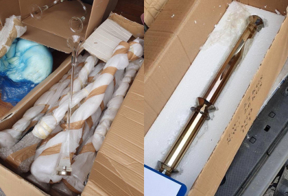„A uitat” să le declare la vamă. Un moldovean - documentat, după ce a încercat să introducă în Republica Moldova un lot comercial de candelabre de podea - FOTO „A uitat” să le declare la vamă. Un moldovean - documentat, după ce a încercat să introducă în Republica Moldova un lot comercial de candelabre de podea - FOTO