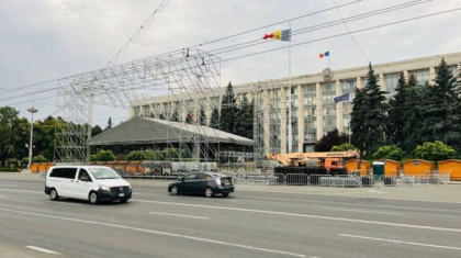 Circulația rutieră în Piața Marii Adunări Naționale va rămâne sistată și pentru ziua de mâine. Care este motivul