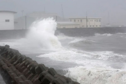 Alertă maximă în Japonia. Taifunul Shanshan va lovi insula Kyushu cu viteze ale vântului de 250 de km/h Alertă maximă în Japonia. Taifunul Shanshan va lovi insula Kyushu cu viteze ale vântului de 250 de km/h