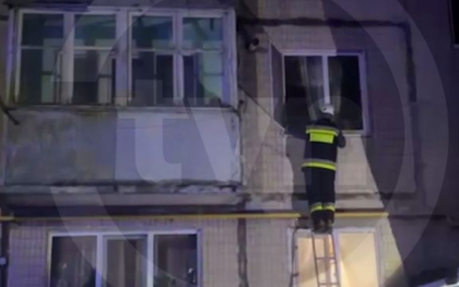 Un bărbat din Bălți s-ar fi încuiat în apartament și a deschis gazul pentru a da foc imobilului - VIDEO Un bărbat din Bălți s-ar fi încuiat în apartament și a deschis gazul pentru a da foc imobilului - VIDEO